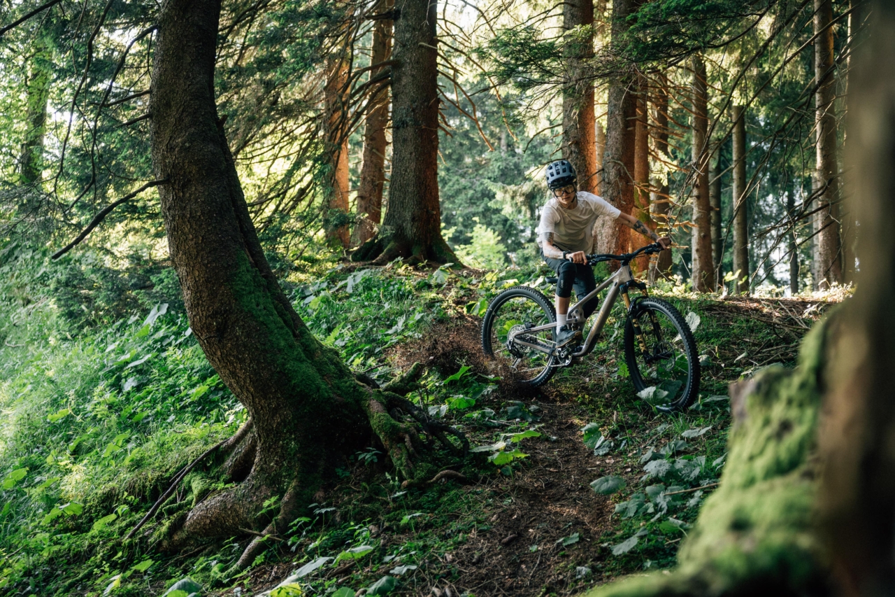 PROPAIN-Hugene-3-CF-MY25-Action-Allgaeu-MB-web-4098