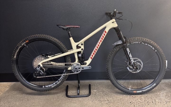 Hugene 2 CF Ultimate GX 29" - Size Small - Ex Demo